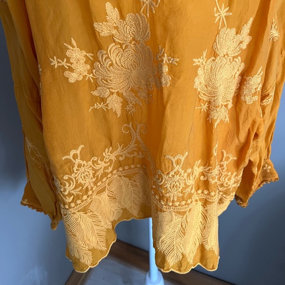 NWT Johnny Was Lara Georgette Feather Embroidered Mustard Yellow Scalloped Hem - Picture 4 of 9